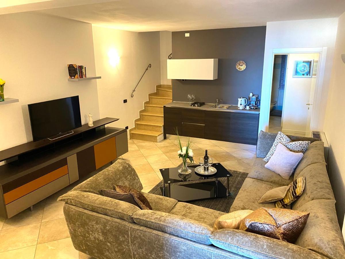 Il Paradiso Apartments Great View Gardasee Torri Del Benaco Exterior foto