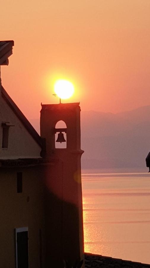 Il Paradiso Apartments Great View Gardasee Torri Del Benaco Exterior foto