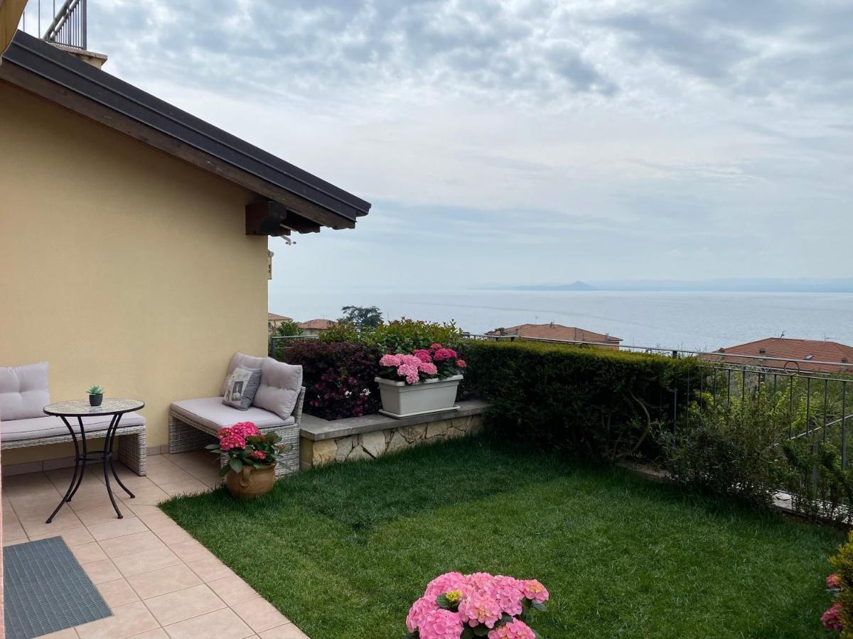 Il Paradiso Apartments Great View Gardasee Torri Del Benaco Exterior foto